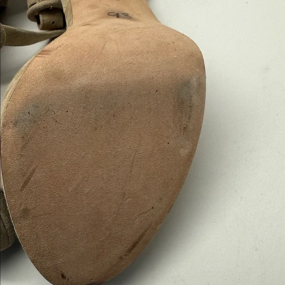 VERONICA BEARD Tan Heels. - Picture 11 of 14